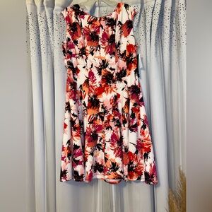 Brand: Zarr Collection
Size: 16, PTP- 21”, Length- 38”
Color: Red, black, pink